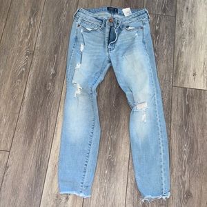 a&f distressed skinny jean